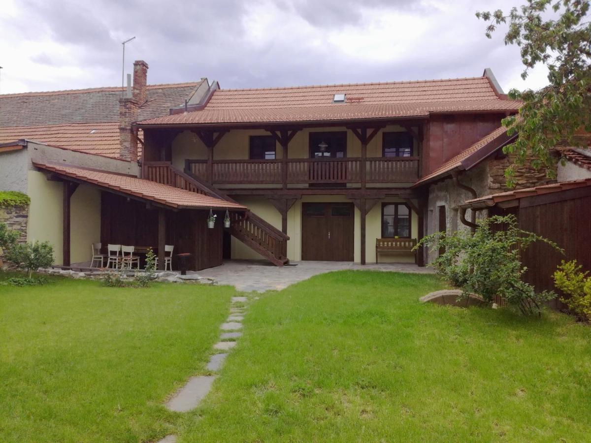 Na Letnim Byte Kouřim Eksteriør billede